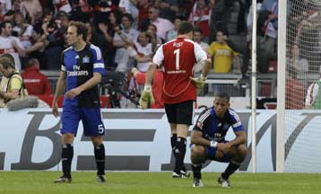 Στην εκπνοή έπεσε το Αμβούργο από την κορυφή, «Χ» για Μπάγερ και Βέρντερ