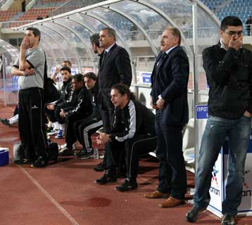 Ανέλαβε την ευθύνη ο Μαντζουράκης, λόγια συμπαράστασης από Καραγεωργίου