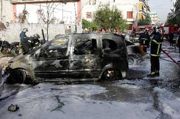 Στο στόχαστρο εμπρηστών ΙΧ αυτοκίνητα σε Αθήνα και Θεσσαλονίκη