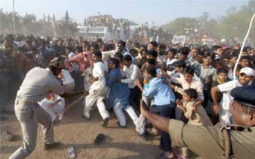 Κρεμασμένος σε δένδρο βρέθηκε Ινδός υποψήφιος βουλευτής