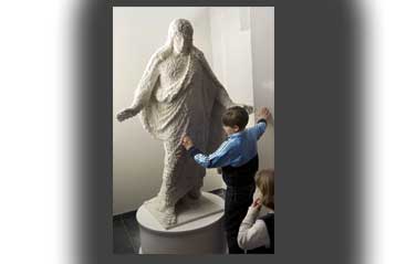 Αγαλμα του Ιησού από τουβλάκια Lego κατασκεύασαν Σουηδοί προτεστάντες