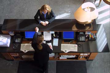 Δέσμη προτάσεων από το ΚΚΕ για τους εργαζόμενους στον τουριστικό κλάδο