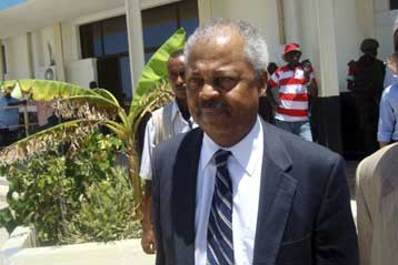 Επίθεση με βλήματα όλμου κατά Αμερικανού βουλευτή από Σομαλούς αντάρτες