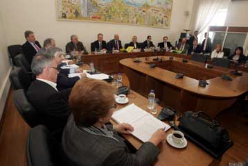 Πυρά κατά Παυλίδη και οικογενειακές αντιφάσεις στην Προανακριτική