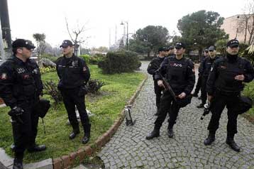 Κύμα επιδρομών και συλλήψεων κατά Κούρδων στην Τουρκία