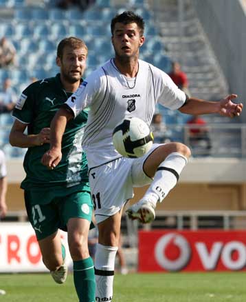 Ο Μονιάκης «έσπασε» τη σιωπή του και ζήτησε συγνώμη από τους φιλάθλους του ΟΦΗ