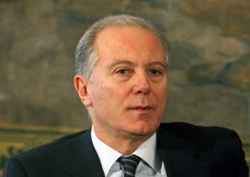 Σήμα κινδύνου για το έλλειμμα από την ΤτΕ