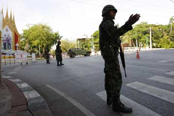 Στελέχη του αντι-κυβερνητικού κινήματος αναζητούν οι Αρχές της Ταϊλάνδης