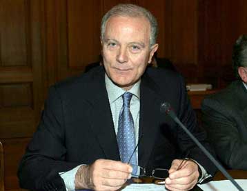 Καμπανάκι για την ύφεση από την ΤτΕ, ζητά μέτρα για χρέος και έλλειμμα