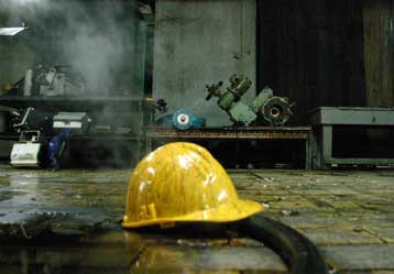 Βουτιά καταγράφουν οι νέες παραγγελίες και ο τζίρος της ελληνικής βιομηχανίας