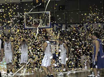 Πέρασαν τα φαβορί και… πάρτι παραμονής στα Τρίκαλα