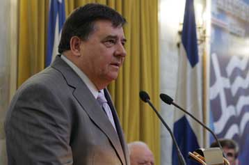 Βρισκόμαστε σε μια άτυπη συγκυβέρνηση, δηλώνει από το Αγαθονήσι ο Γ.Καρατζαφέρης