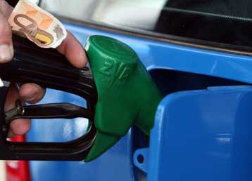 Στο στόχαστρο της Επιτροπής η Ελλάδα για θέματα ανταγωνισμού στην αγορά καυσίμων