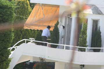 Μέσω ξανθιάς 34χρονης γυναίκας η ΕΛ.ΑΣ. αναζητά τους Παλαιοκώστα και Ριζάι