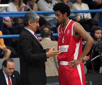 Μένει στον Ολυμπιακό ο Τσίλντρες, επιστρέφει Sofo