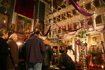 Κατάνυξη και οικονομική κρίση τα χαρακτηριστικά του φετινού Πάσχα