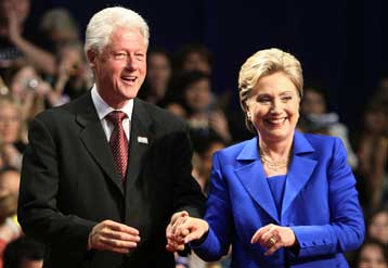 Τον Μπιλ Κλίντον «προσφέρει» η Χίλαρι για να πληρώσει τα προεκλογικά της χρέη