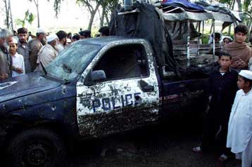 Πολύνεκρη επίθεση αυτοκτονίας με στόχο τις δυνάμεις ασφαλείας του Πακιστάν