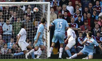 «Κλώτσησε» την ευκαιρία να πλησιάσει την Αρσεναλ η Αστον Βίλα