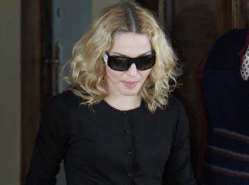 Ατύχημα εν ώρα ιππασίας για τη Μαντόνα, λόγω… παπαράτσι