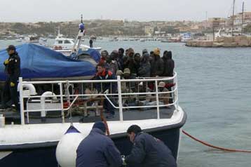 Κόντρα Ιταλίας-Μάλτας αφήνει για τέσσερις ημέρες μετανάστες στη θάλασσα