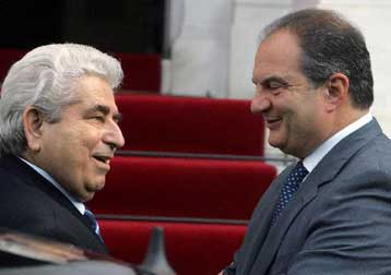 Μήνυμα στήριξης προς τη Λευκωσία κατά την επίσκεψη Καραμανλή στην Κύπρο