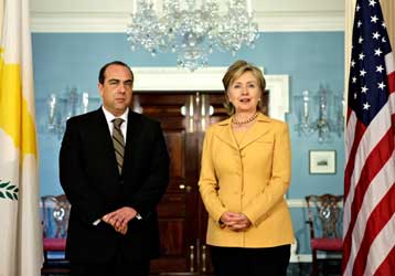 Ικανοποιημένος ο Κύπριος ΥΠΕΞ από τη συνάντηση με την Χ.Κλίντον