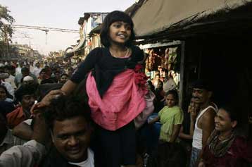 Να πωλήσει την κόρη του ήθελε ο πατέρας της πρωταγωνίστριας του «Slumdog Millionaire»