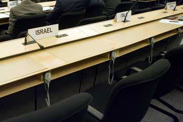 Αρον-άρον υιοθετήθηκε το κείμενο της διάσκεψης του ΟΗΕ, εν μέσω αντιδράσεων