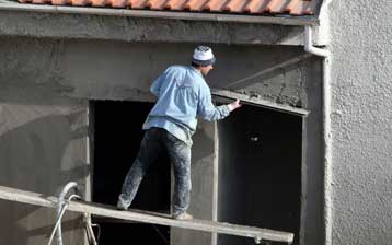 Την αγορά μέρους των αδιάθετων ακινήτων από τον ΟΕΚ μελετά η κυβέρνηση