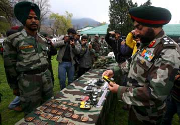 Τρένο με εκατοντάδες επιβάτες κατέλαβαν μαοϊστές αντάρτες στην ανατ. Ινδία