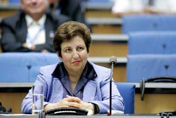 Η Νομπελίστρια Σιρίν Εμπαντί αναλαμβάνει την υπεράσπιση της δημοσιογράφου στο Ιράν