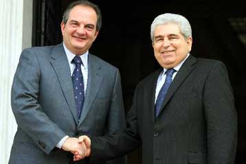 Θα συνεχίσουμε τη στενή συνεργασία, διαμήνυσε ο Κ.Καραμανλής από τη Λευκωσία