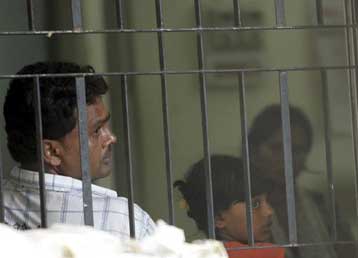 Δεν υπάρχουν στοιχεία κατά του πατέρα της μικρής Λατίκα στο «Slumdog Millionaire»