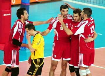 Ο Φοίνικας νίκησε 3-0 τη Λαμία στο Χαλκιοπούλειο και έκανε το 2-0 στη σειρά