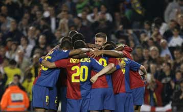 Εξακολουθεί να… σαρώνει η Μπαρτσελόνα, αναρριχάται η Βαλένθια