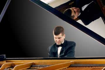 Η Συμφωνική του BBC συμπράττει με τον Δημήτρη Σγούρο στο ΜΜΑ