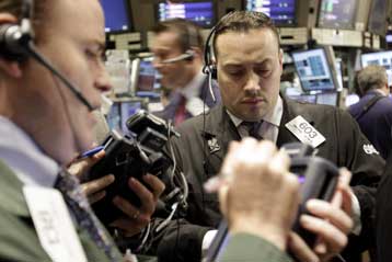 Με άνοδο έκλεισε την Πέμπτη η Γουόλ Στριτ, υποχώρησαν οι ευρωπαϊκές αγορές