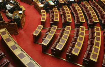 Έντονο πολιτικό παρασκήνιο με την ψηφοφορία για την παραπομπή Παυλίδη