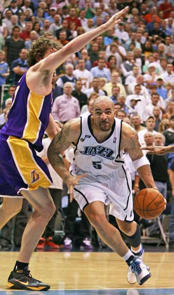 Στο κόλπο των πλέι οφ μπήκαν και πάλι οι Τζαζ με νίκη επί των Λέικερς