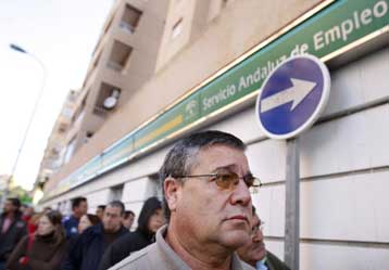 Ξεπέρασαν τα τέσσερα εκατομμύρια οι άνεργοι στην Ισπανία