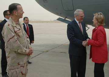 Στο Ιράκ η Χίλαρι Κλίντον εν μέσω έξαρσης της βίας