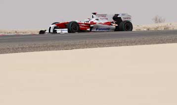 Τρούλι και Γκλοκ χόρευαν με την Toyota στην έρημο