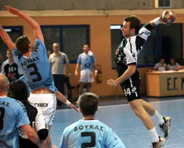 «Αγκαλιά» με την πρώτη θέση ο Πανελλήνιος μετά την ισοπαλία στο Αργος