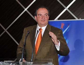 To ΠΑΣΟΚ επιχειρεί «να μετατρέψει τη χώρα σε Κολοσσαίο» λέει ο Κ.Καραμανλής