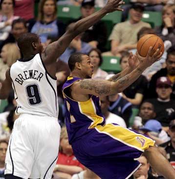 Εκαναν το 3-1 οι Λέικερς και περιμένουν την τελευταία τους νίκη