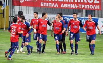 Βροχή τα γκολ στην Τρίπολη, με… παιδικές άμυνες, ο Πανιώνιος νίκησε με 4-3 τον Αστέρα