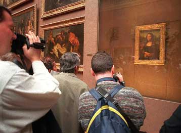 Οι τέσσερις στους πέντε επισκέπτες του Λούβρου θέλουν να δουν τη Μόνα Λίζα