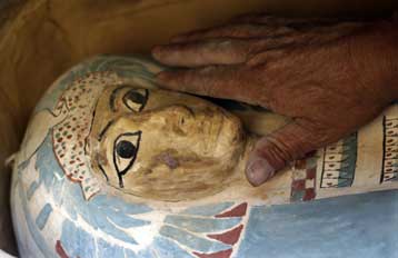 Αρχαία νεκρόπολη ανακάλυψαν Αιγύπτιοι αρχαιολόγοι κοντά στην πυραμίδα Λαχούν