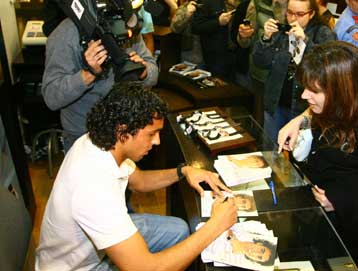 Επεισόδιο μεταξύ Ντιόγκο και «πράσινου» οπαδού σε… εκδήλωση ρολογιών